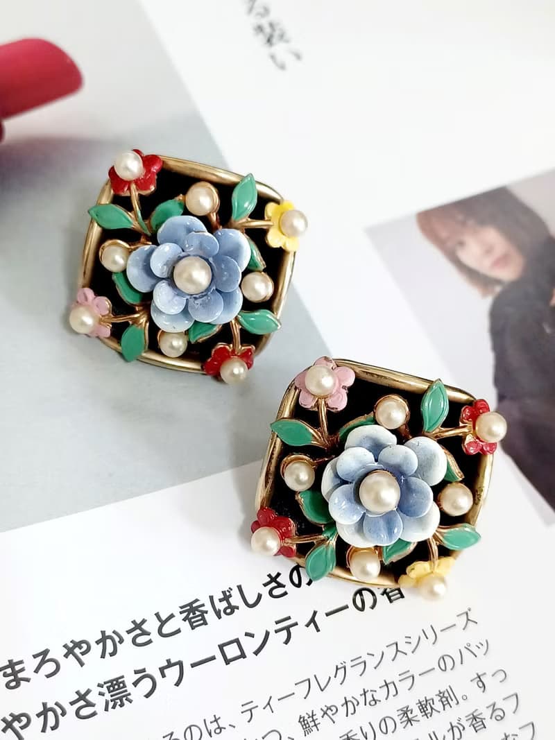 vintage jewelry古典珍品  Alice 琺瑯立體珍珠花卉 夾式耳環