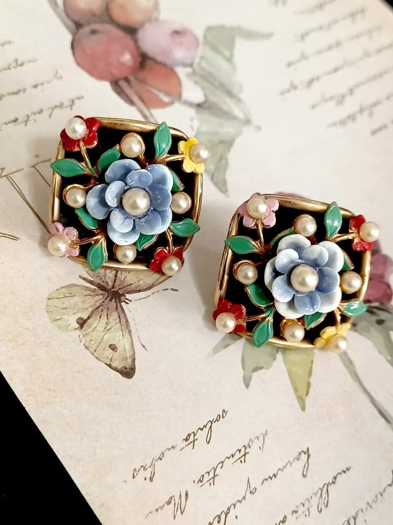 vintage jewelry古典珍品  Alice 琺瑯立體珍珠花卉 夾式耳環