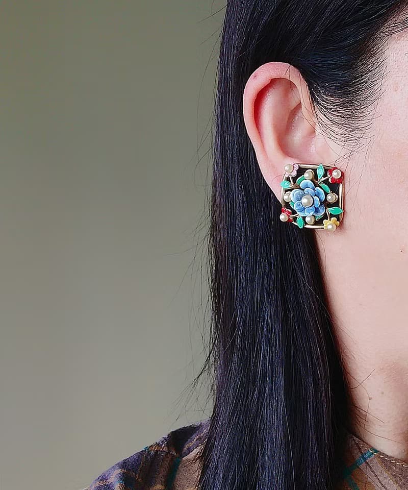 vintage jewelry古典珍品  Alice 琺瑯立體珍珠花卉 夾式耳環