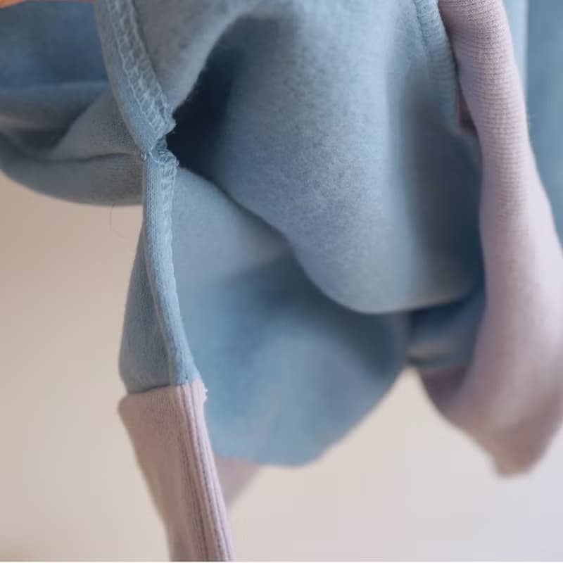 BABY 漂亮普藍柔棉刷毛印花長版口袋帽t