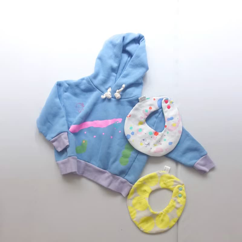BABY 漂亮普藍柔棉刷毛印花長版口袋帽t