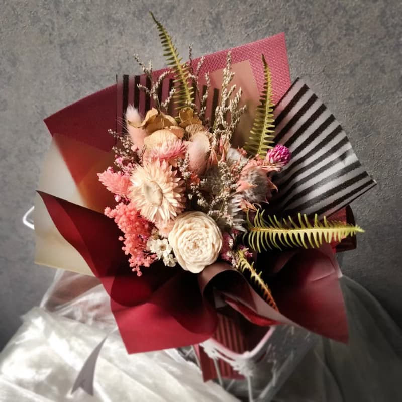 胭脂紅乾燥花束 畢業花束 | 生日  情人節首選 | 台北可自取