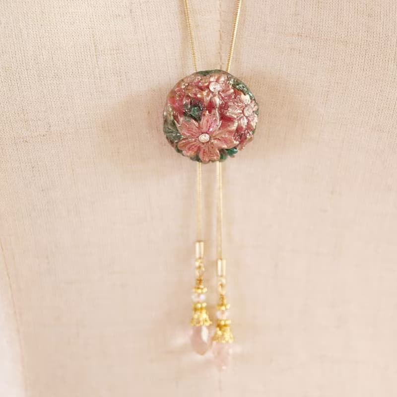 桜花のループタイ　ネックレス・ラリエット風　薄紅色×桜色