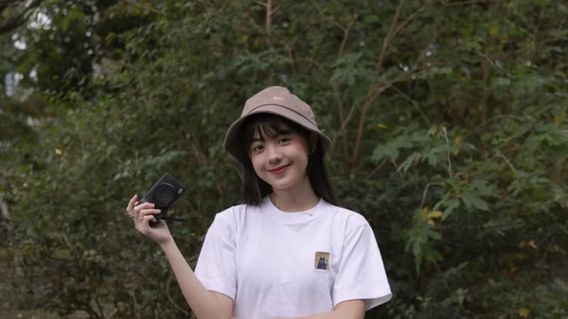 吉普貓自畫像  / 上衣 刺繡 T-SHIRT (中性版)