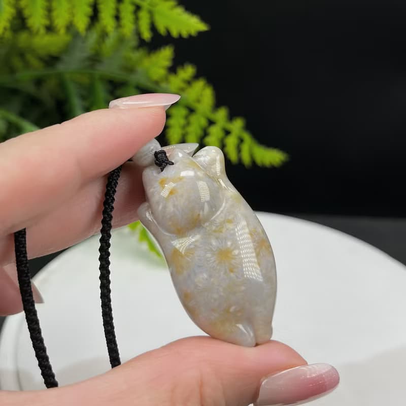 精品天然可愛胖貓珊瑚玉吊墜冰潤玉化檸檬片鳳尾紋冰灰藍底飄黃