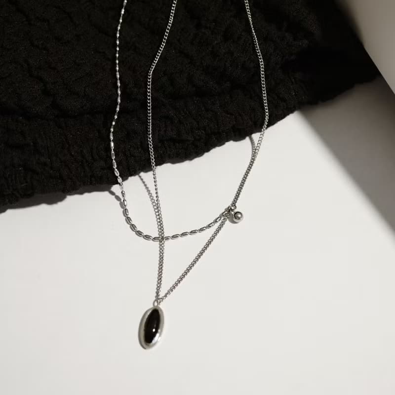 【禮物】Luxe Noir Pendant Necklace 簡約雙層黑色橢圓形吊墜項