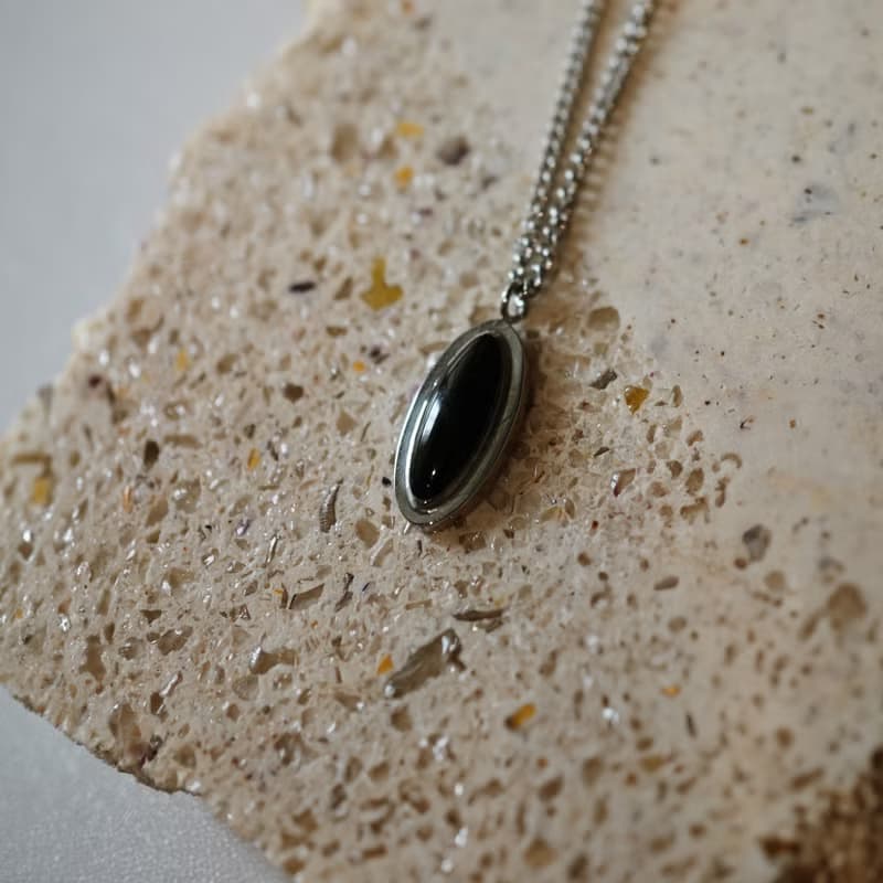 【禮物】Luxe Noir Pendant Necklace 簡約雙層黑色橢圓形吊墜項