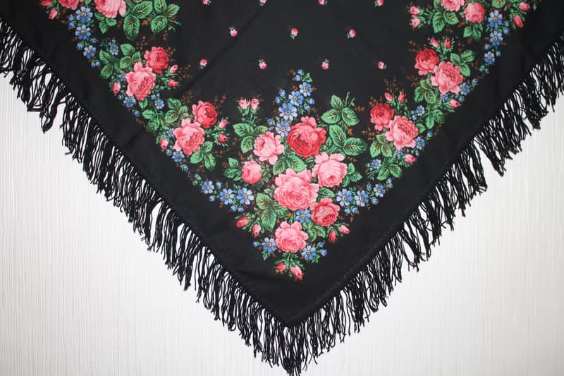 Authentic Pavlovo Posad Russian Shawl Scarf Soft 100% Wool 89x89 cm 1317-18