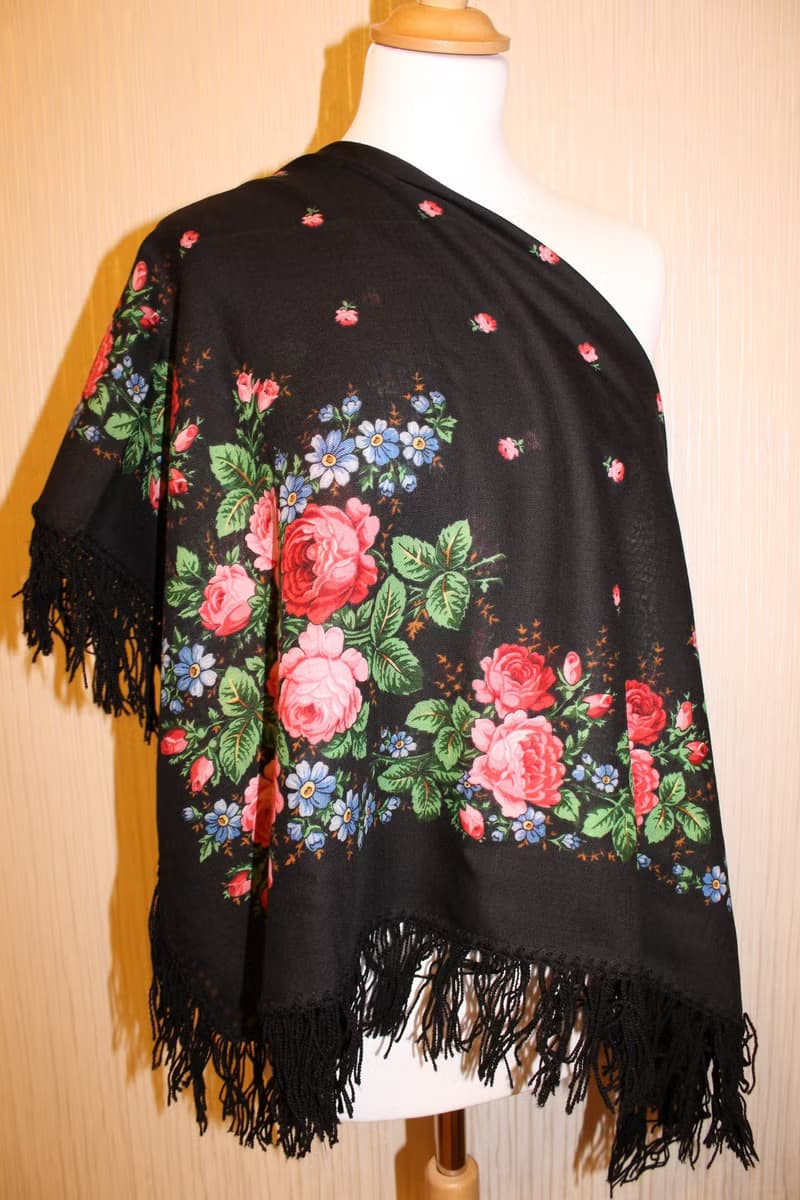 Authentic Pavlovo Posad Russian Shawl Scarf Soft 100% Wool 89x89 cm 1317-18