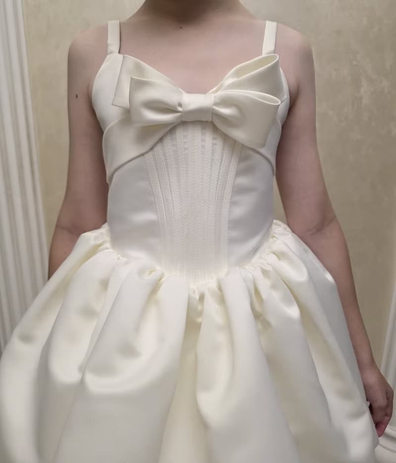 Ivory Satin Cocktail Dress – Chic Flower Girl & Birthday Look 輕婚紗 小禮服 伴娘禮服 畢業