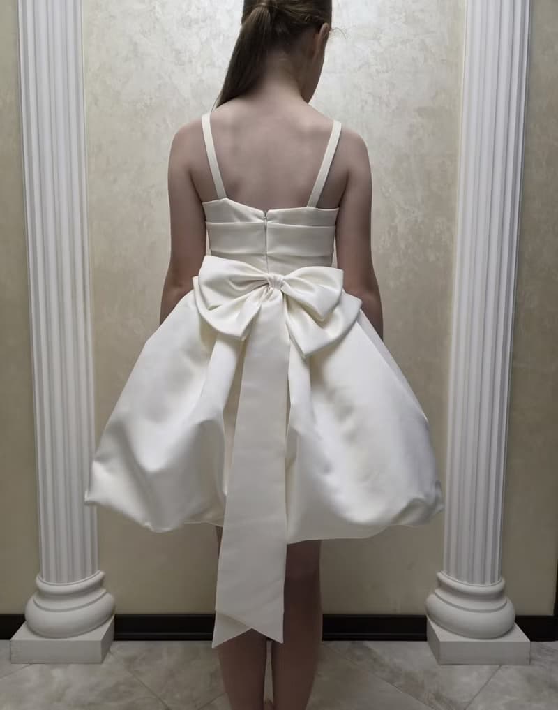 Ivory Satin Cocktail Dress – Chic Flower Girl & Birthday Look 輕婚紗 小禮服 伴娘禮服 畢業
