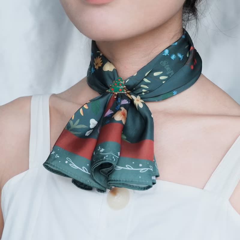 【聖誕飾品】 聖誕絲巾+聖誕樹絲巾扣 |  聖誕木盒包裝