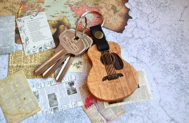 Keychain with guitar pick, wooden personalized guitar keyring and pick on magnet