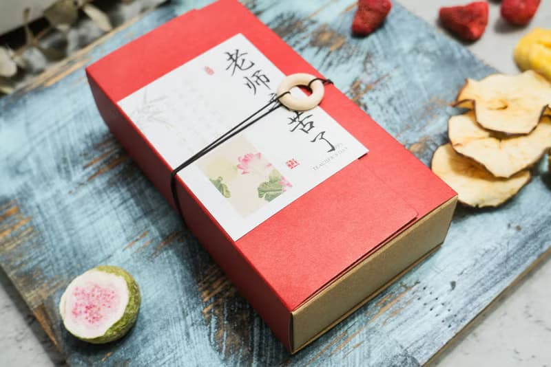 【禾果】典雅書本造型禮盒-教師節款(內含4包果乾)