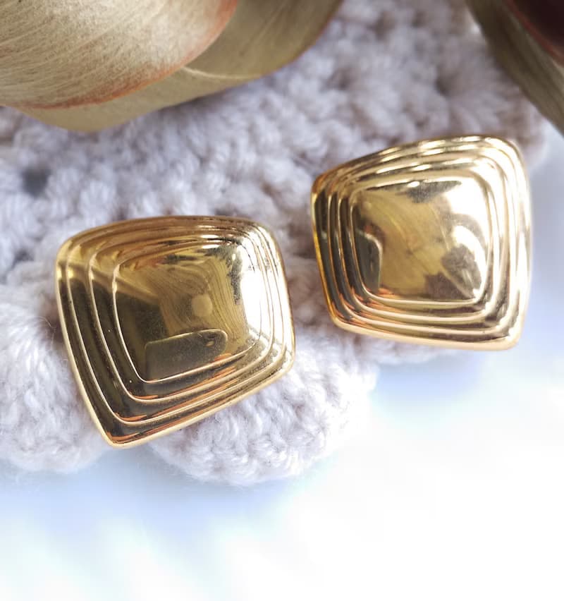 Vintage Jewelry 西洋古董飾品 MONET 金色調 簡約 針式耳環