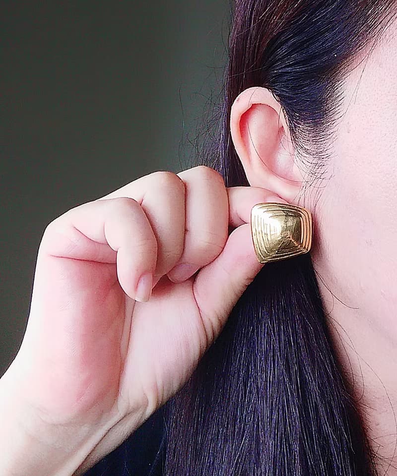 Vintage Jewelry 西洋古董飾品 MONET 金色調 簡約 針式耳環