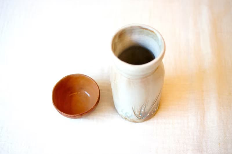 手捏粉引蒹葭 日式清酒杯壺組 一壺一杯 清酒瓶   清酒杯 陶瓶