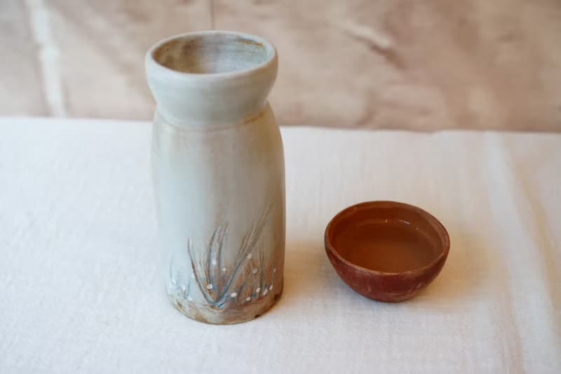 手捏粉引蒹葭 日式清酒杯壺組 一壺一杯 清酒瓶   清酒杯 陶瓶