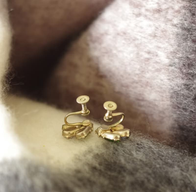 -古董透光萊茵石夾式耳環  C699