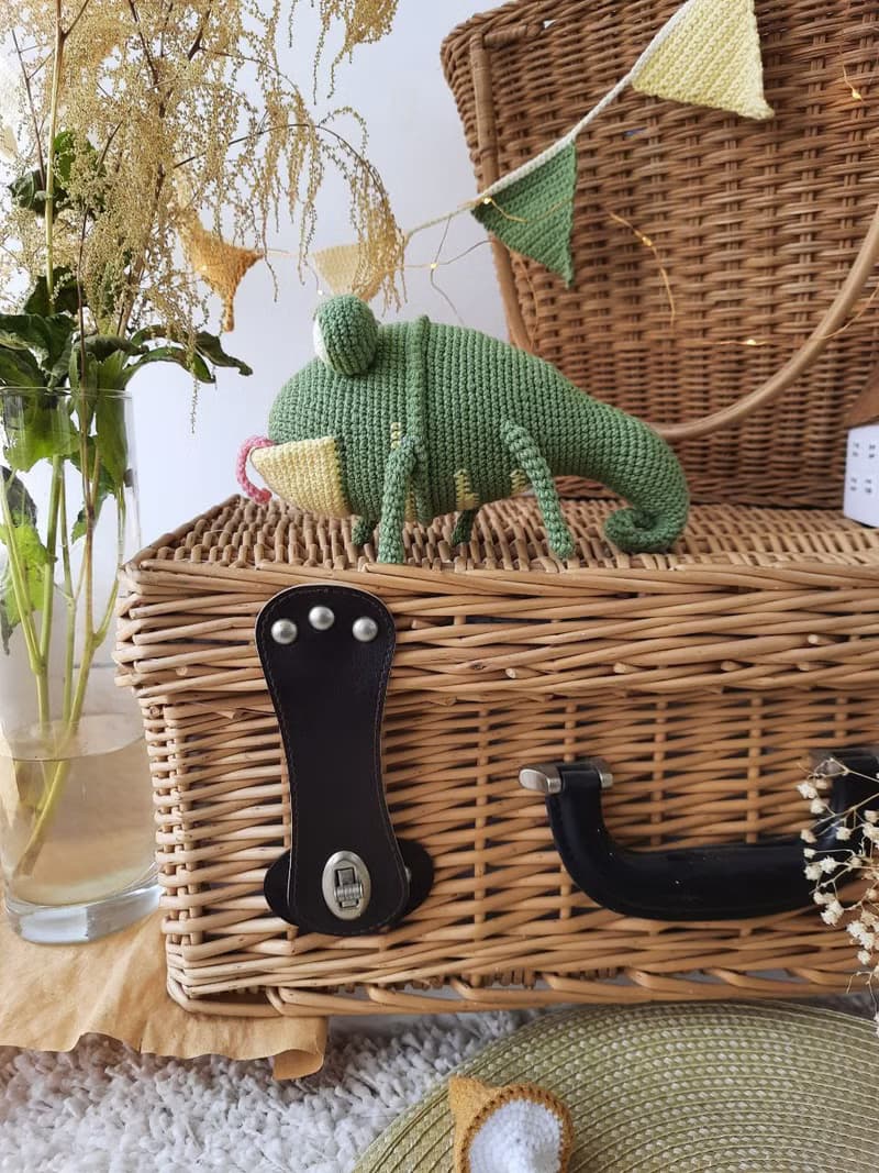 Soft toy lizard. Green lizard crocheted from cotton yarn. 5 inches tall.