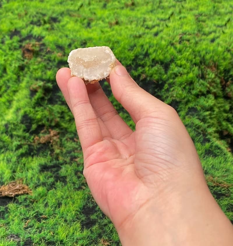 瑪瑙愛心白晶洞 // 白水晶 // 天然原礦 // 招財開運 // 快速出貨