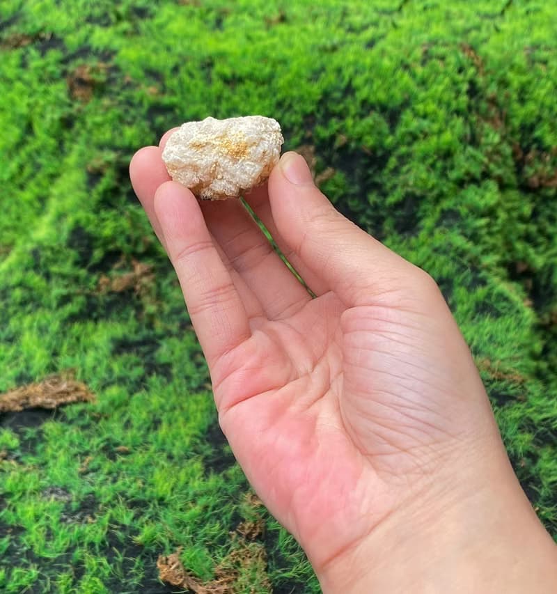 瑪瑙愛心白晶洞 // 白水晶 // 天然原礦 // 招財開運 // 快速出貨