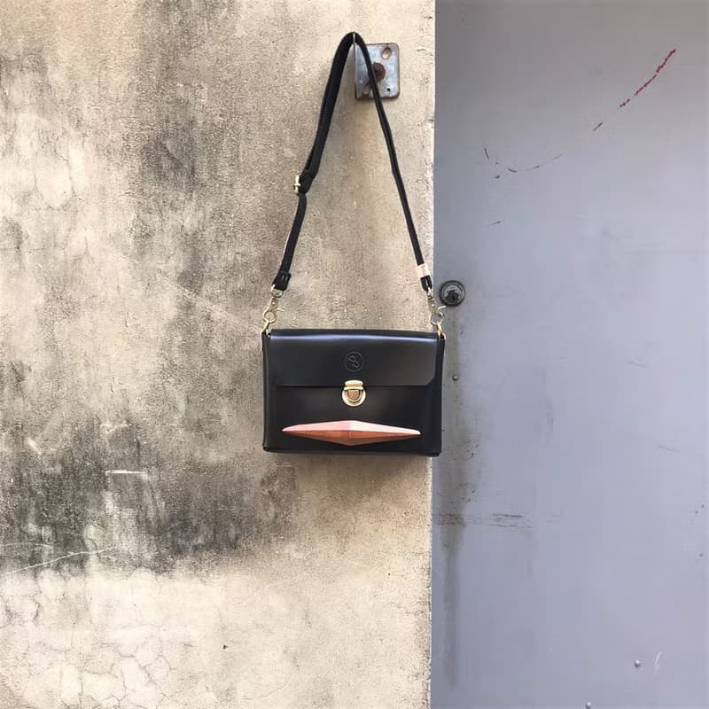 簡約真皮木把斜背包/側背包 (質感黑)