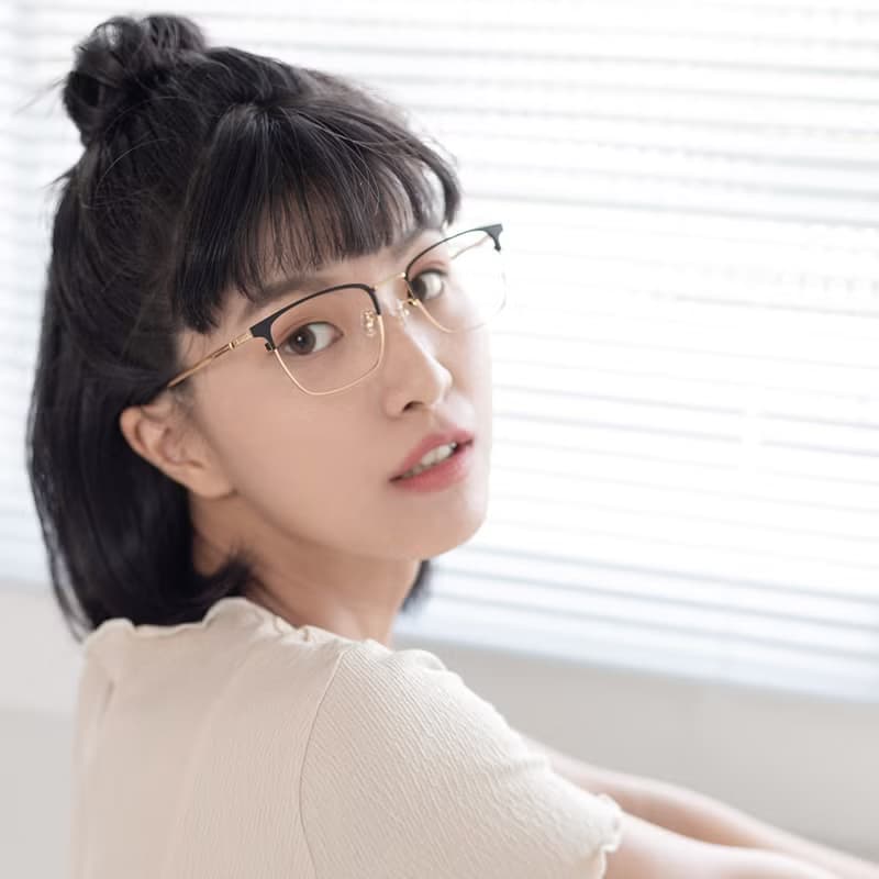 FROMEYES 高折射率濾藍光×鈦質感長方形框眼鏡