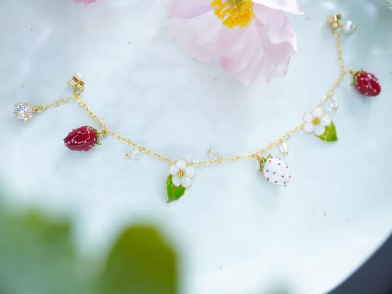 【紅白草莓手鏈 】 手工原創銅線樹脂 新娘結婚 禮物 手鏈