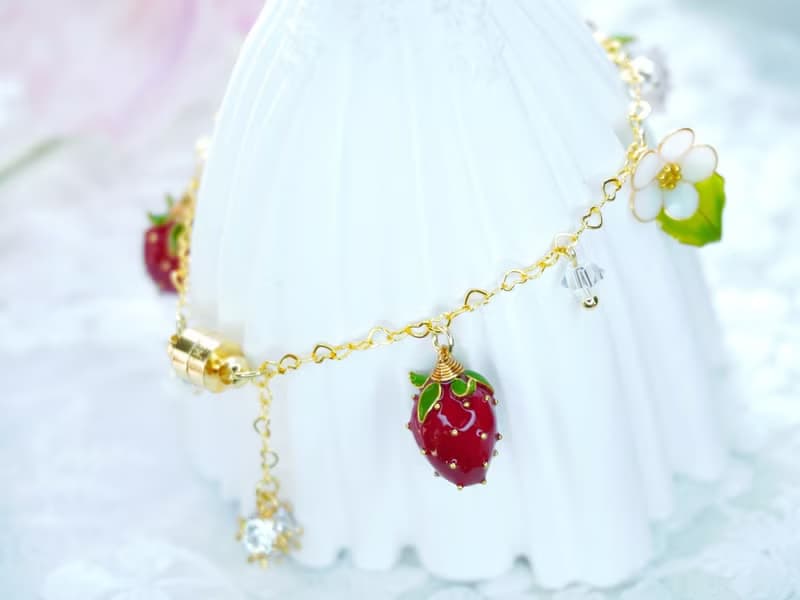 【紅白草莓手鏈 】 手工原創銅線樹脂 新娘結婚 禮物 手鏈