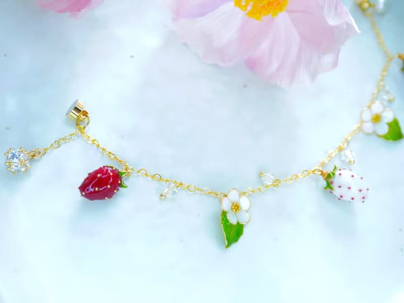 【紅白草莓手鏈 】 手工原創銅線樹脂 新娘結婚 禮物 手鏈