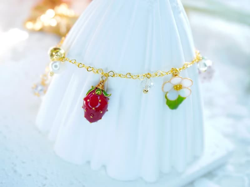 【紅白草莓手鏈 】 手工原創銅線樹脂 新娘結婚 禮物 手鏈