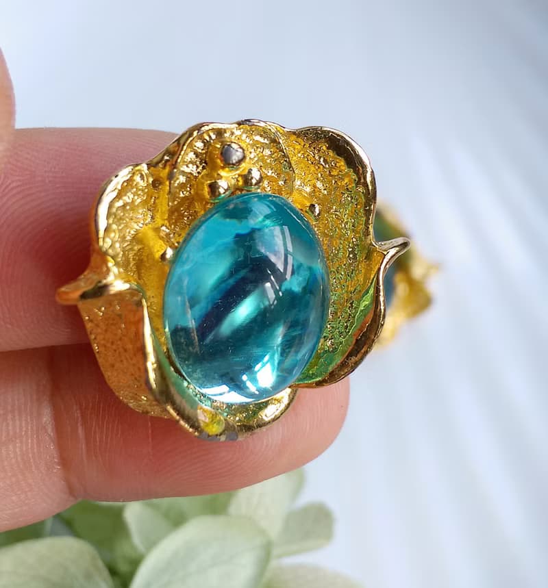 【西洋古董飾品 】湖水藍 塑膠玻璃蛋面 花苞 夾式耳環
