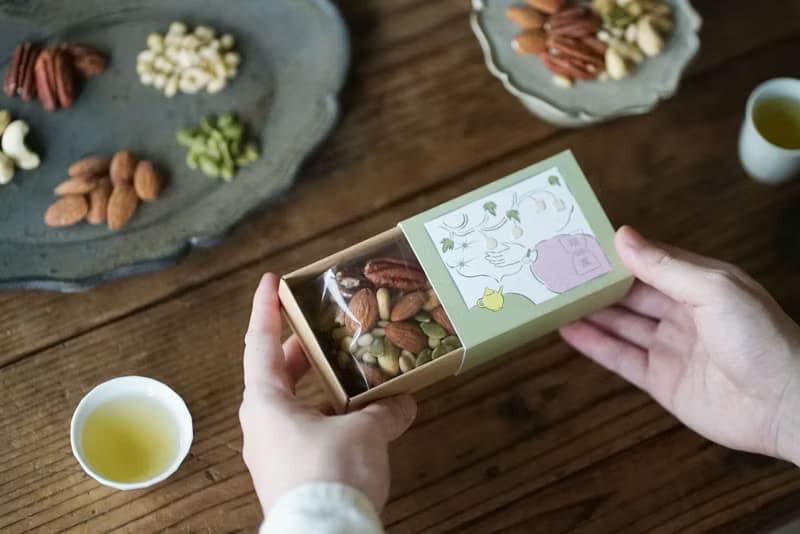 【獨家禮盒】台灣茶食禮盒 / 自然五花堅果
