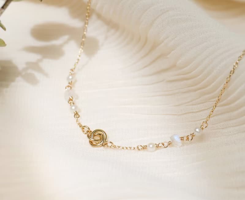 玫瑰心 14kgf 天然珍珠月光石簡約手鍊(白玫瑰)