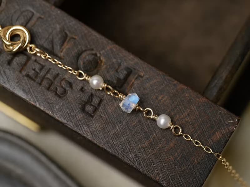 玫瑰心 14kgf 天然珍珠月光石簡約手鍊(白玫瑰)