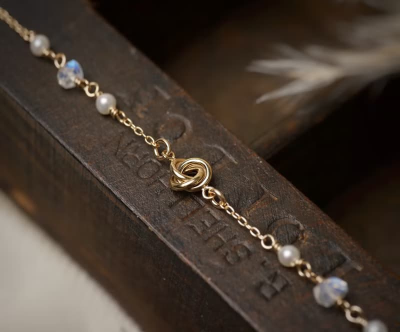 玫瑰心 14kgf 天然珍珠月光石簡約手鍊(白玫瑰)