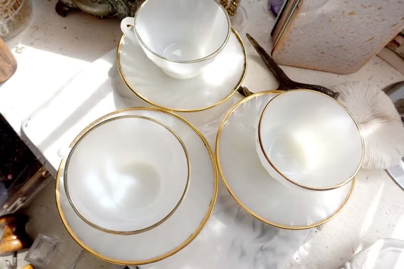 FIRE KING 白色金邊半透玻璃杯茶杯咖啡杯 60s懷舊餐具古董品收藏