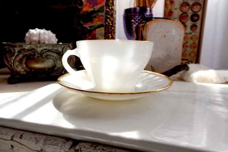 FIRE KING 白色金邊半透玻璃杯茶杯咖啡杯 60s懷舊餐具古董品收藏