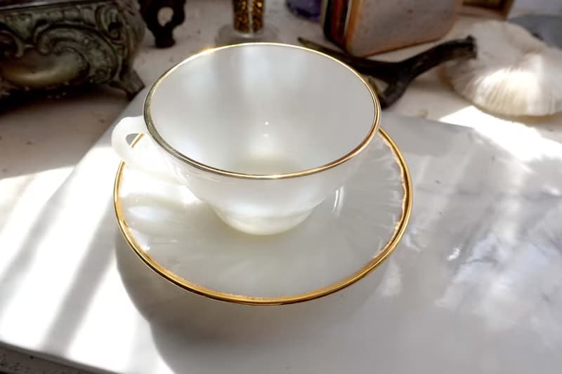 FIRE KING 白色金邊半透玻璃杯茶杯咖啡杯 60s懷舊餐具古董品收藏