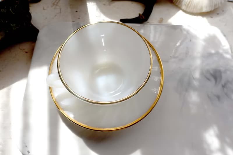 FIRE KING 白色金邊半透玻璃杯茶杯咖啡杯 60s懷舊餐具古董品收藏