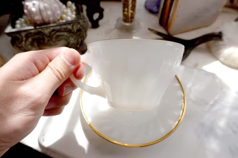 FIRE KING 白色金邊半透玻璃杯茶杯咖啡杯 60s懷舊餐具古董品收藏