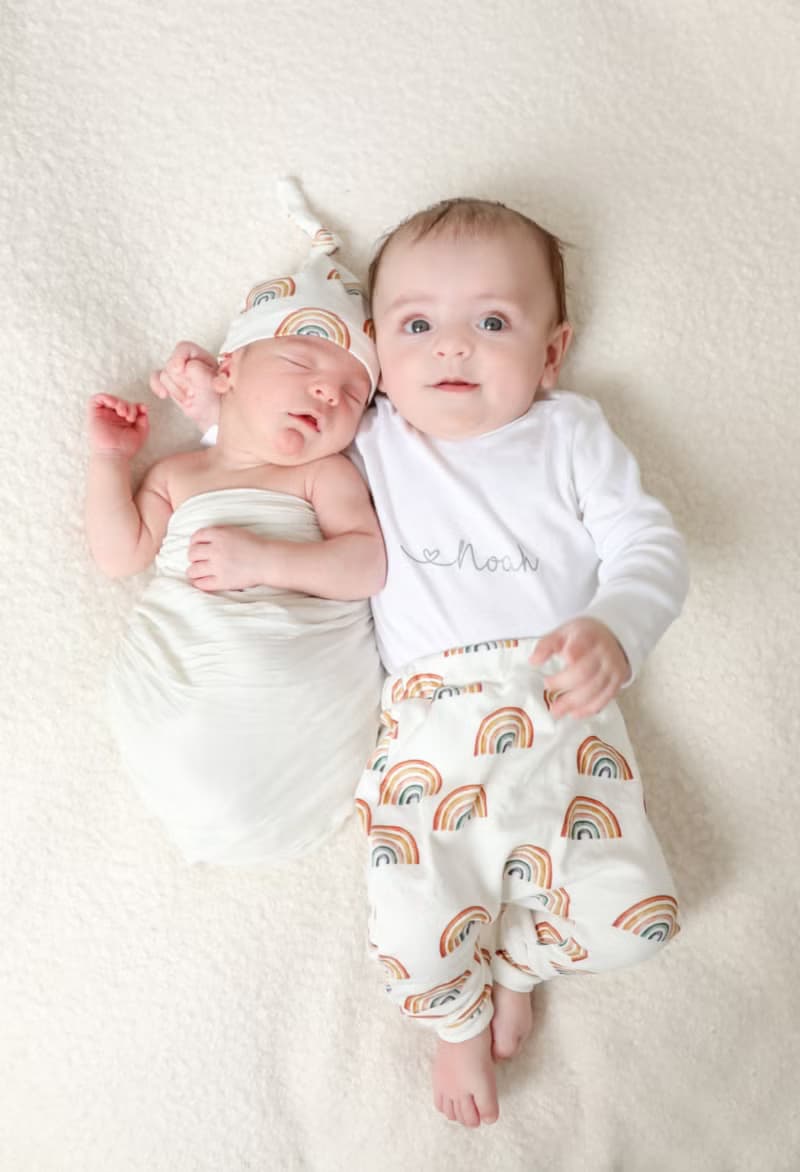 Rainbows baby mittens and hat, organic baby clothes, newborn mittens and hat