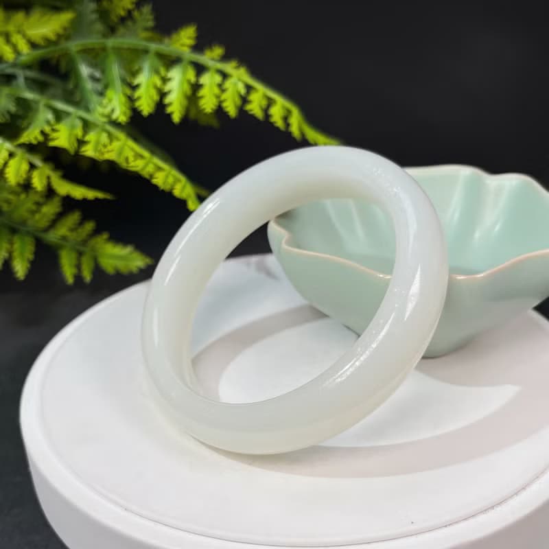冰青玉手镯 61MM 溫潤米黃 碳酸鹽質玉手環 辟邪招財祥和護佑平安