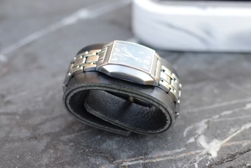 Watch holder (watch storage, watch stand, watch case, watch box).