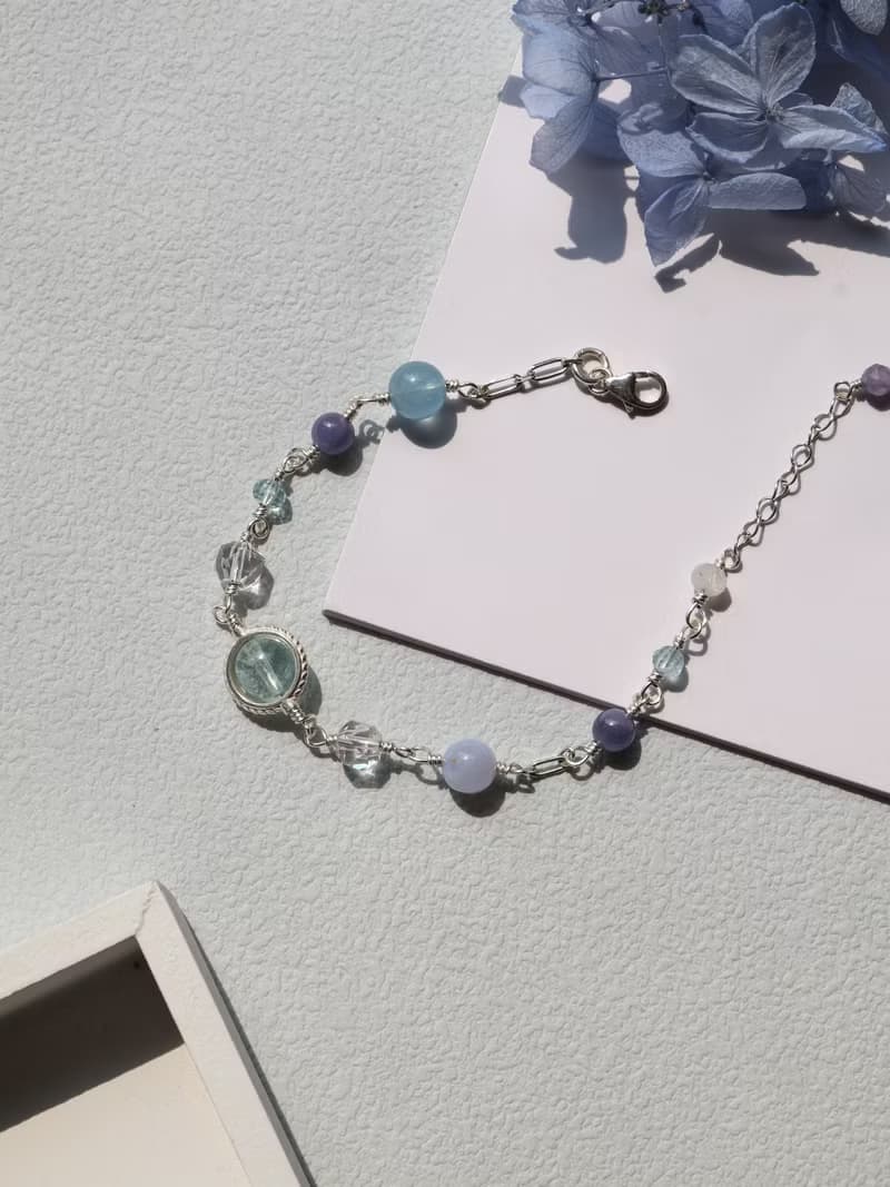 四月中旬。海水藍寶 坦桑石 白水晶 S925純銀 水晶礦石設計手鍊