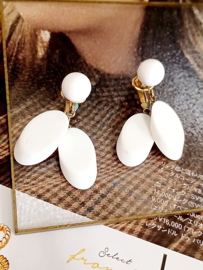 vintage jewelry  Trifari 古董純白賽珞珞吊墜 夾式耳環