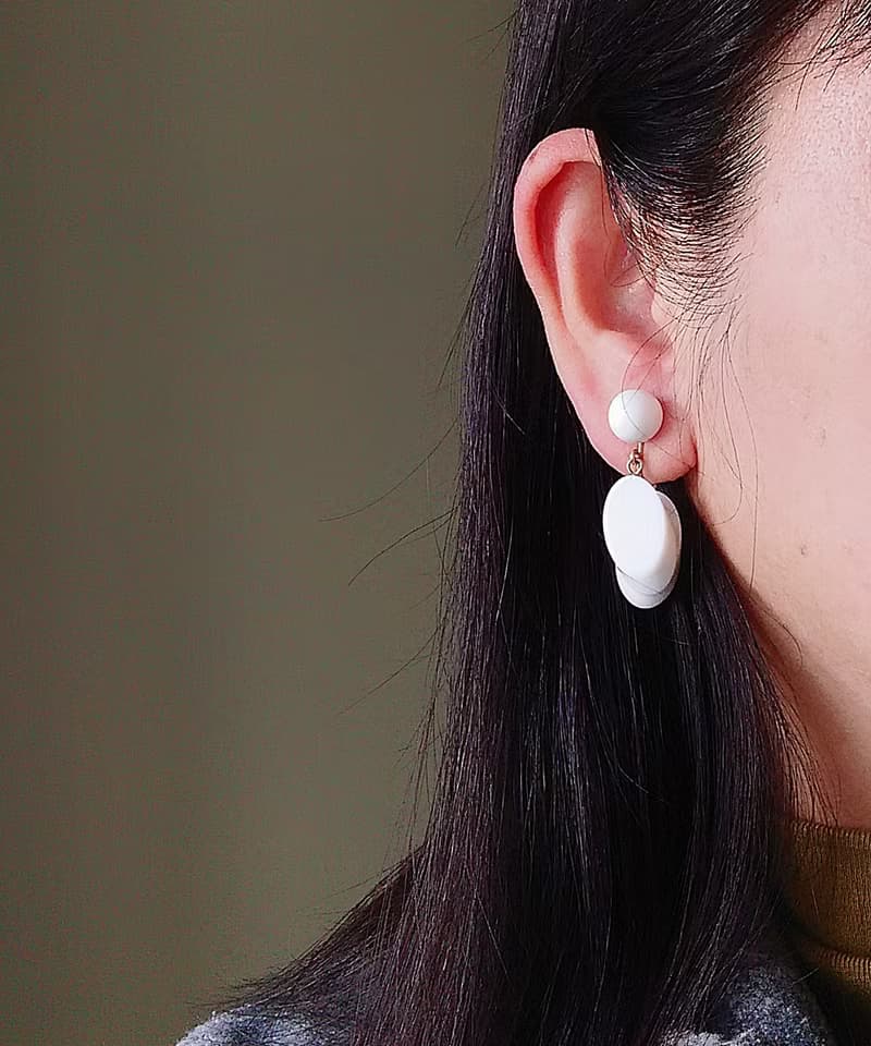 vintage jewelry  Trifari 古董純白賽珞珞吊墜 夾式耳環