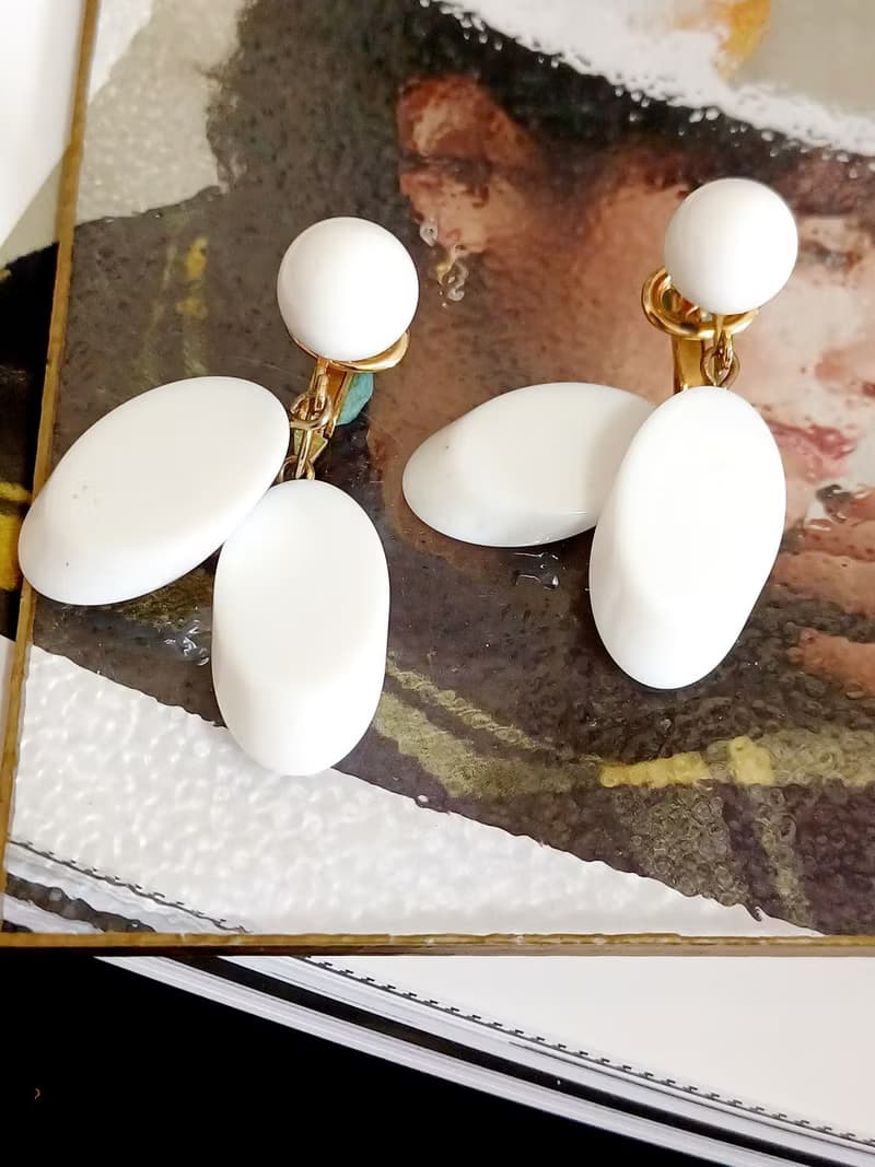 vintage jewelry  Trifari 古董純白賽珞珞吊墜 夾式耳環