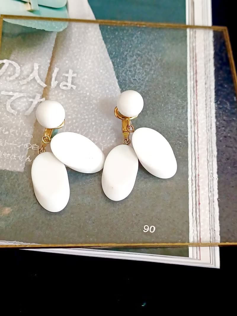 vintage jewelry  Trifari 古董純白賽珞珞吊墜 夾式耳環
